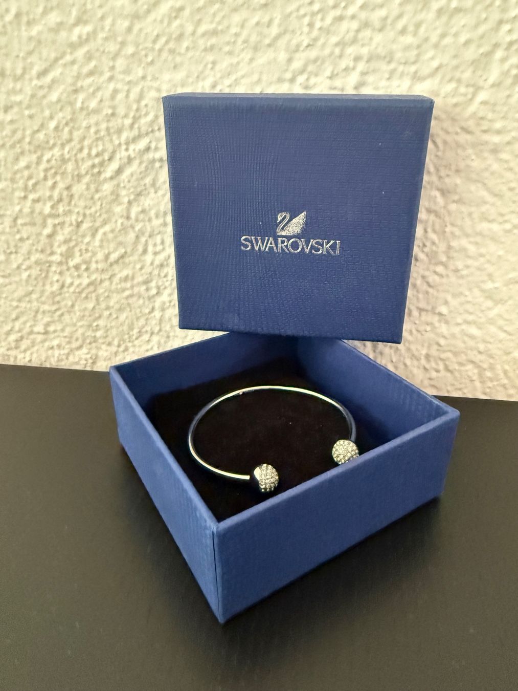 Swarovski Armbänder & -reifen: Swarovski Armreif mit Kristallen – Gebraucht aus Lüchingen von Daan8