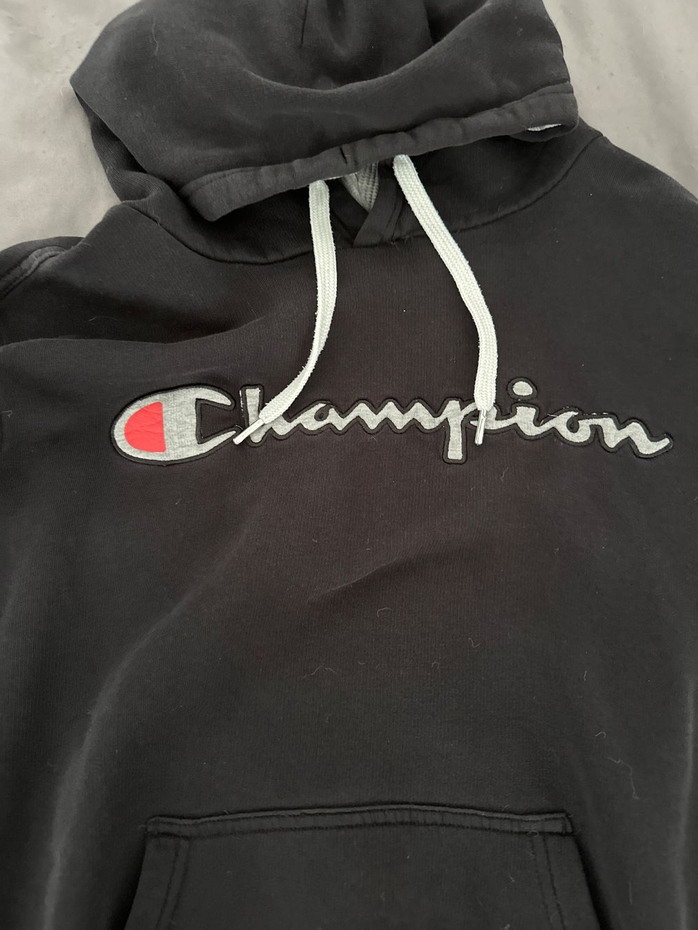 Champion Maglioni & Felpe: Champion Kapuzenpullover schwarz Grösse M – Usato da Ostermundigen venduto da POKESTOPCH 1