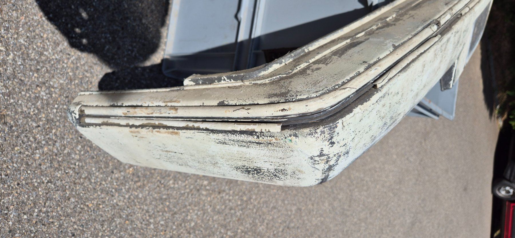 Volkswagen Tutti pezzi di ricambio auto: Jetta 1 Stossstange vorne – Usato da Riggisberg venduto da Mahali04 3