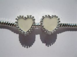 2 Metallperlen, Grosslochperlen Beads Herz, versilbert weiss