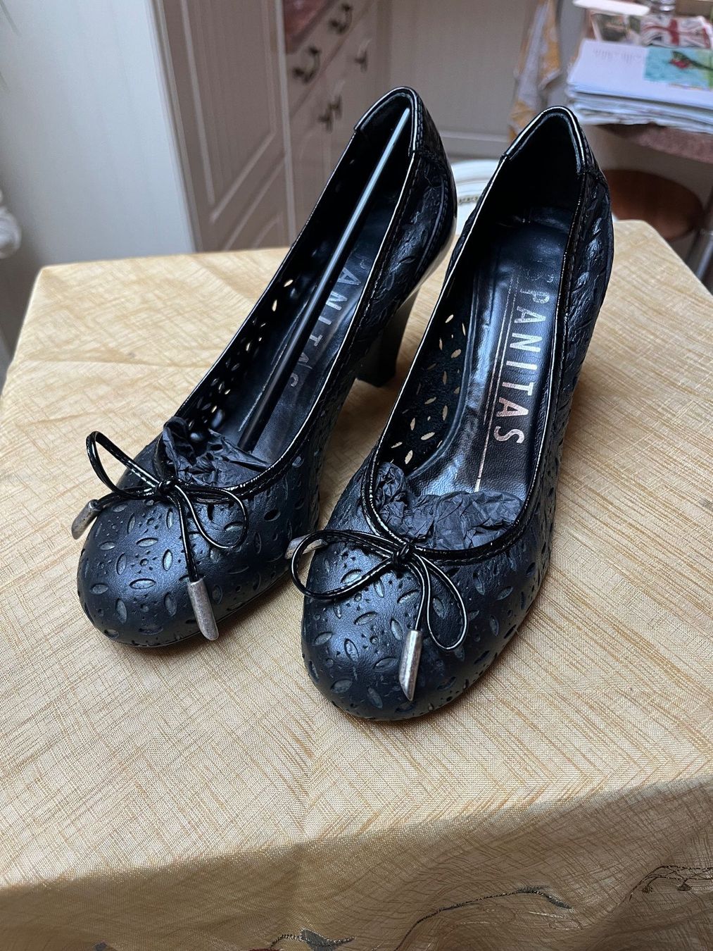 Damenschuhe: Escarpins en cuir ajouré – Neu (gemäss Beschreibung) aus Sion von dol_v5bk 1
