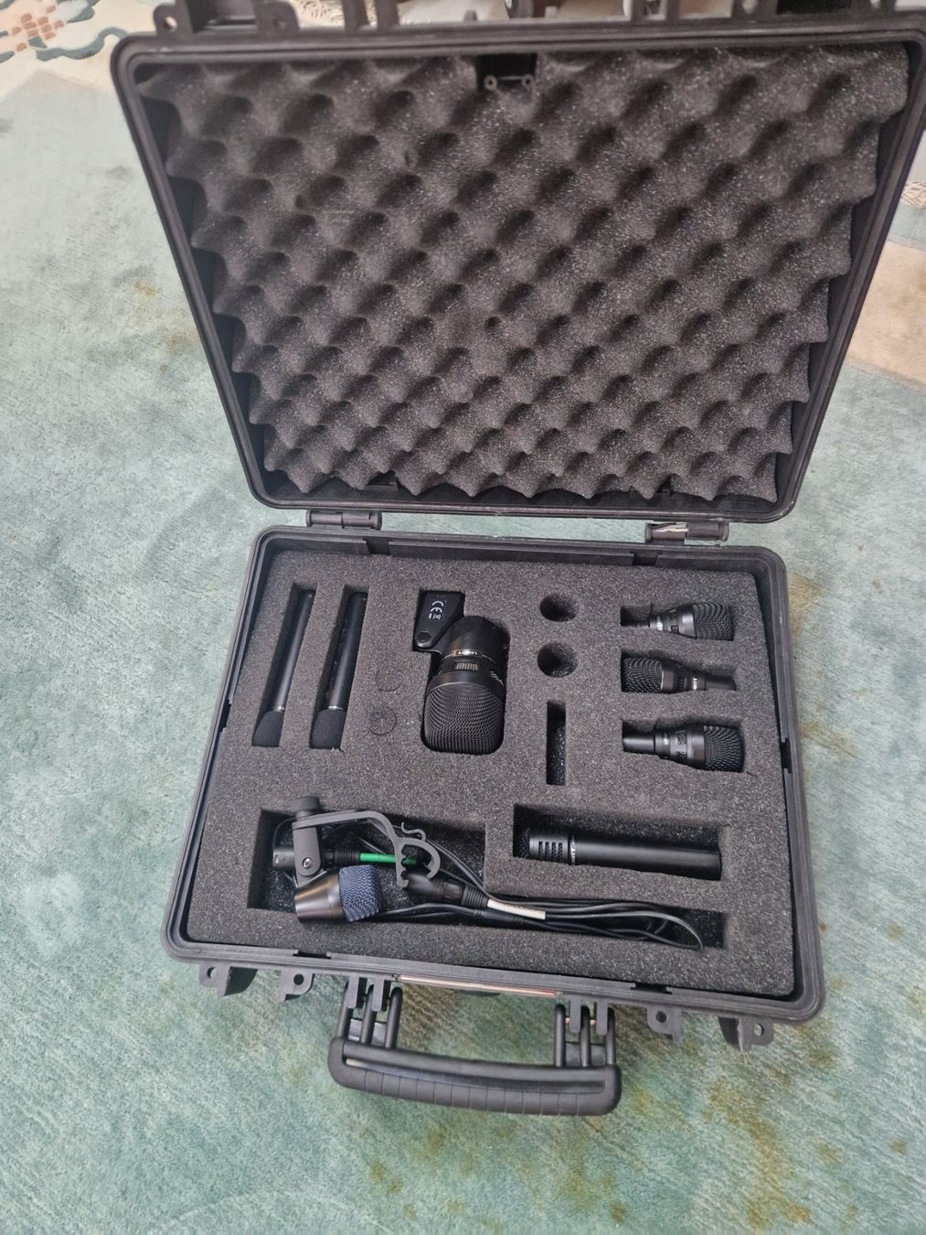 Microphones: LEWITT Komplettes Mikrofon-Set mit Ständer – D'occasion à Baar par Willij