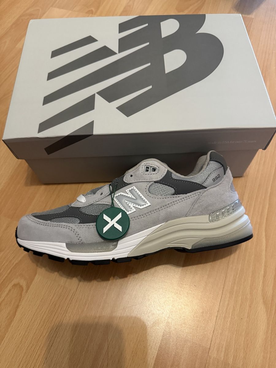 New Balance Herrenschuhe: New Balance 992 Grau - Gr. 43 – Neu und originalverpackt aus Aarwangen von Oberaargau_49