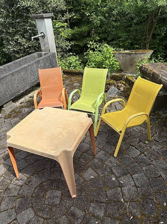 Tavoli: Gartentisch mit 3 stühlen – Usato da Pratteln venduto da Sifri