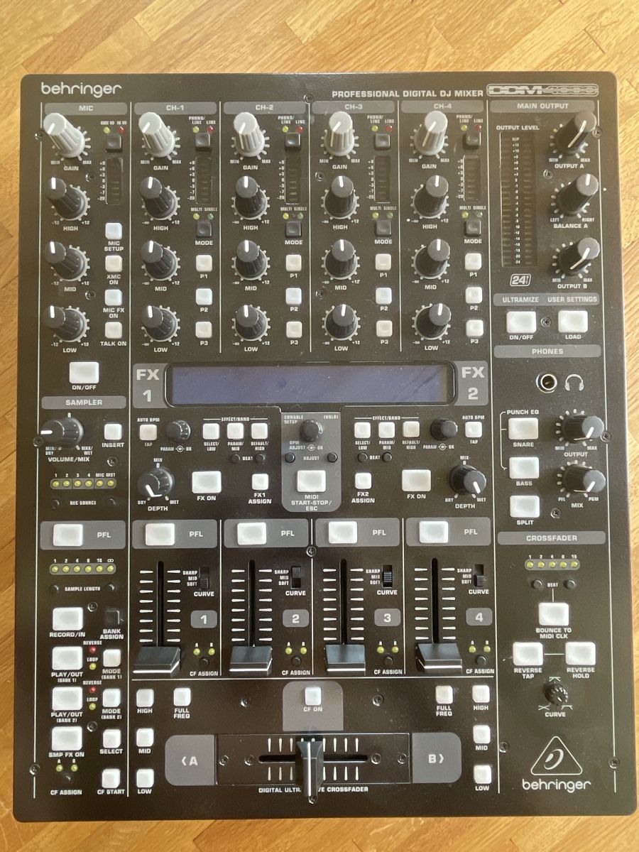 Behringer Console di mixaggio: Behringer DDM 4000 DJ Mixer – Usato da Biel/Bienne venduto da bo_jeah