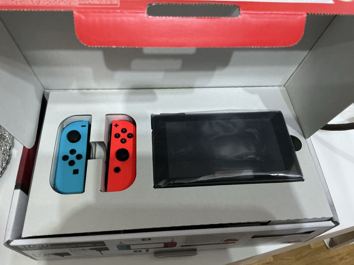 Nintendo Console: Nintendo Switch Neon Blue/Red + 128Gb microSD + case – Usato da Münchringen venduto da loo_b7bd 1