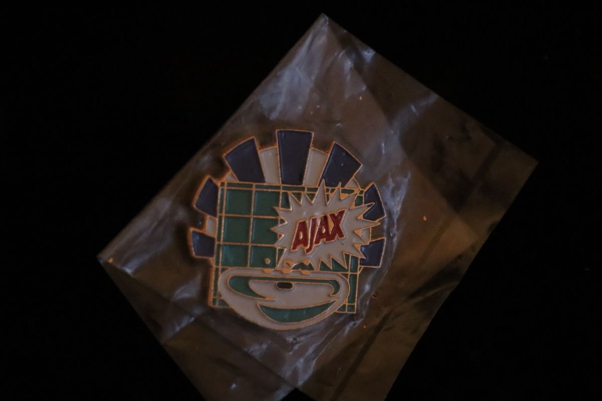 Plaquettes & Badges: Ajax PIN – Neuf avec emballage d'origine à Ottenbach par siiinnaa_77