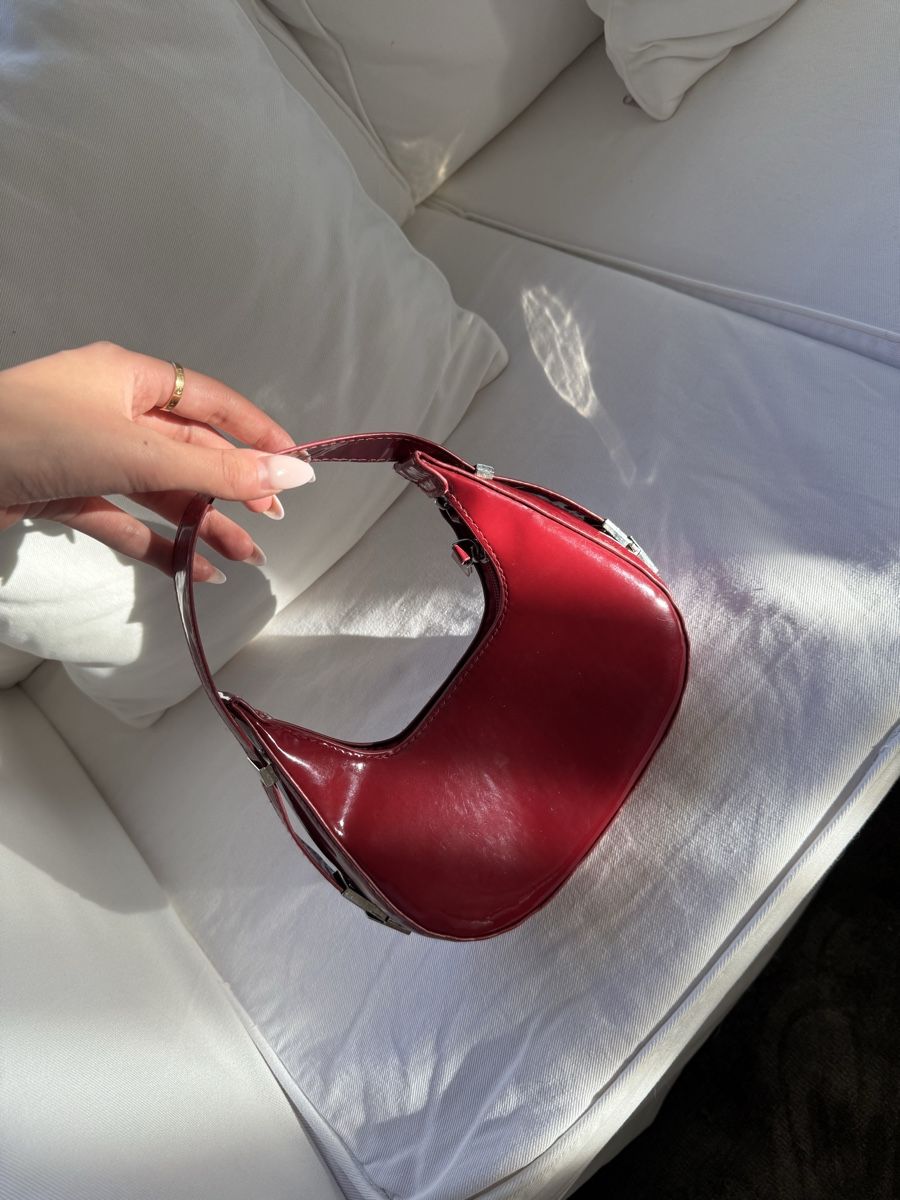 Taschen für Damen: Rote Lack Handtasche – Gebraucht aus Dietlikon von lizz.yy