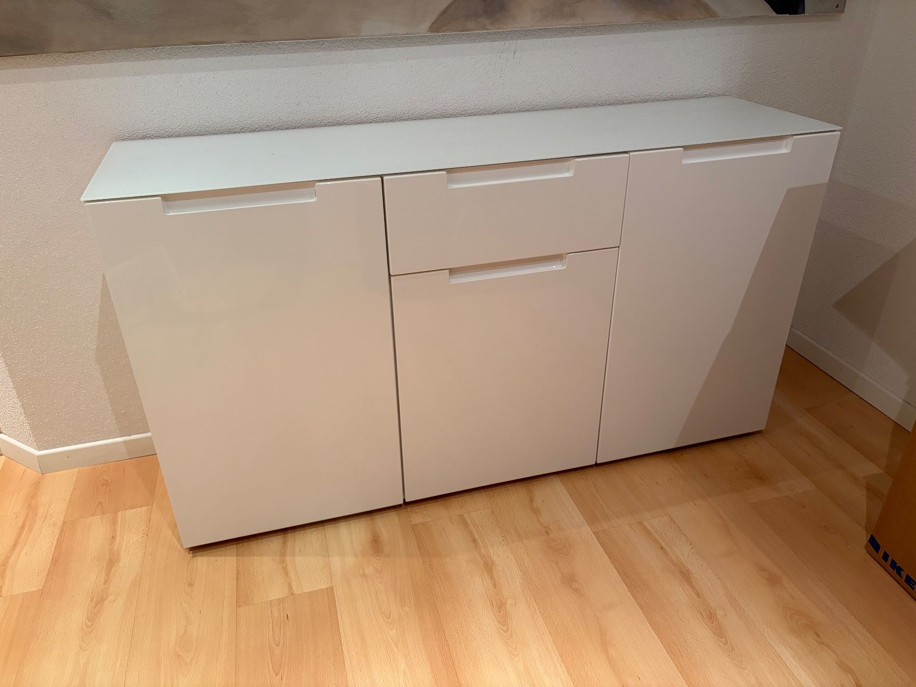 Cassettiere: Sideboard weiss - Glasplatte - guter Zustand – Usato da Zürich venduto da hbob.ethz