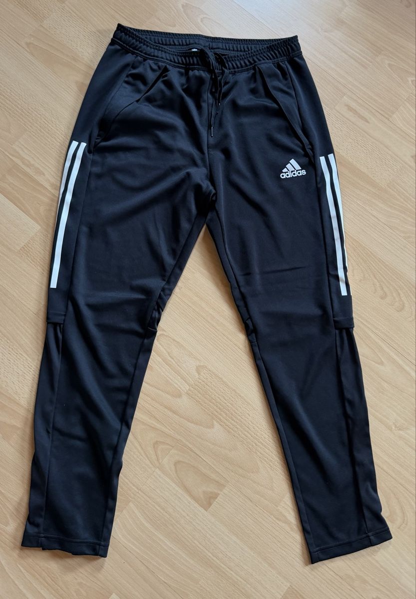 Adidas Pantalons: Adidas Trainerhose Grösse L – D'occasion à Bättwil par a.annikaa