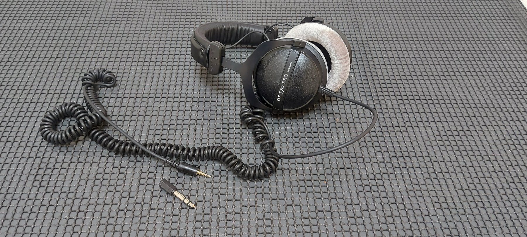 Beyerdynamic Cuffie: Beyerdynamic DT 770 Pro 250 Ohm , neuwertig – Nuovo (secondo la descrizione) da Glattbrugg venduto da Swissmusik 1