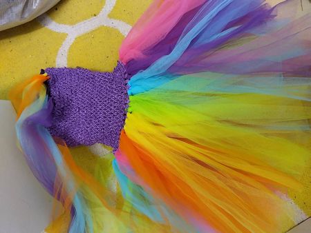 Regenbogenkleid mit Neckholder, zirka Gr 110