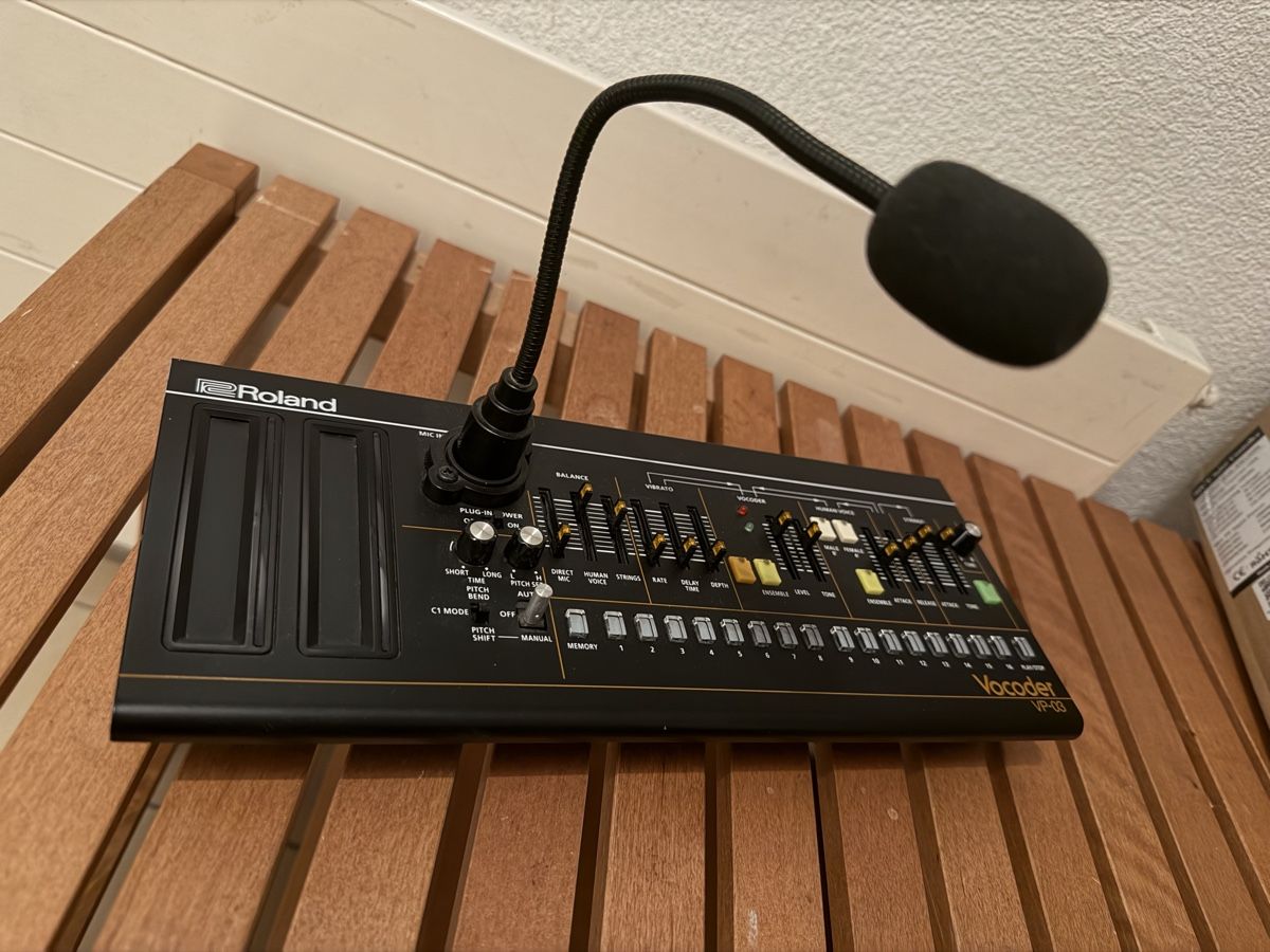 Roland Musikinstrumente: Roland Vocoder VP-03 – Gebraucht aus Camorino von CamperCommunity