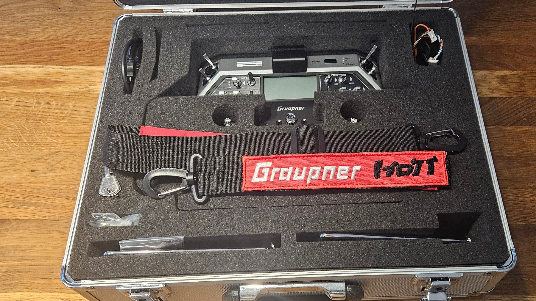 Graupner Telecomando: Graupner MC26 HoTT Pultsender  mit Koffer – Usato da Hinwil venduto da Kangra 3