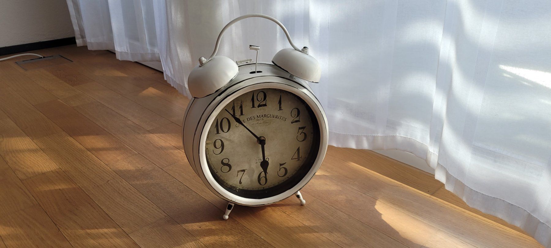 Orologi da terra & Orologi da parete: Uhr / Wecker Vintage 32 cm gross – Usato da Suhr venduto da Claudia_Suhr_AG