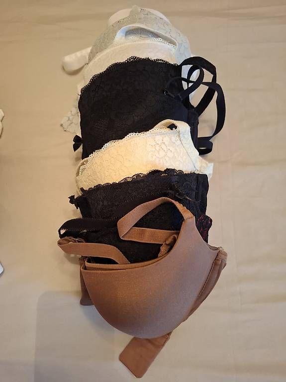 Autres dessous: BH Neu versch.Farbe 13 Stück – D'occasion à Münchenstein par Salvis_68 1