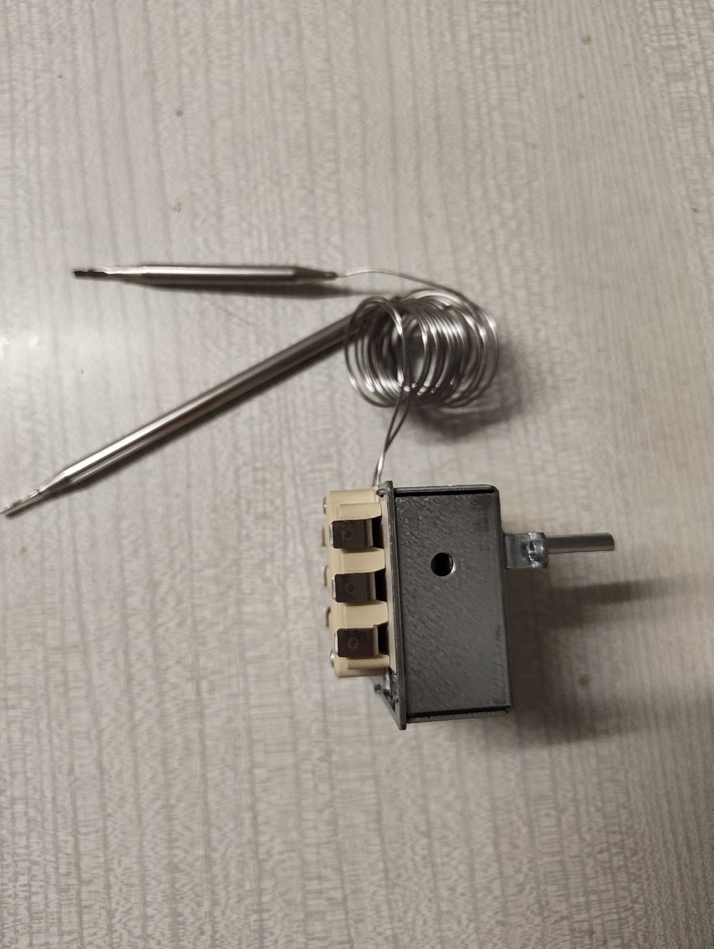 Interrupteurs: Thermostat 55.60022.010 STB 140°C – Neuf (Voir description) à Au SG par saurer-2DM 4