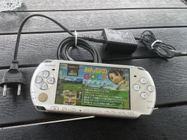 Sony PSP-3000 Silber mit Akku und EU-Ladegerät –funktioniert