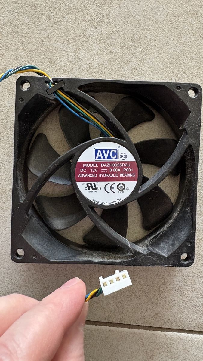 Componenti elettronici: Ventilateur AVC, modèle DAZH0925R2U – Usato da La Magne venduto da materielavendre