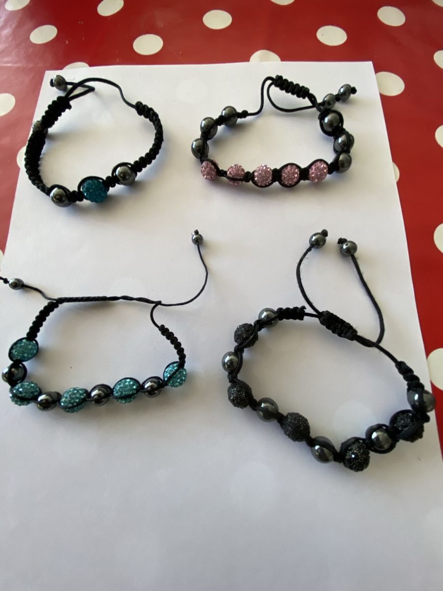 Altri gioielli: Lot de 4 bracelets – Nuovo (secondo la descrizione) da Grand-Lancy venduto da Didine015