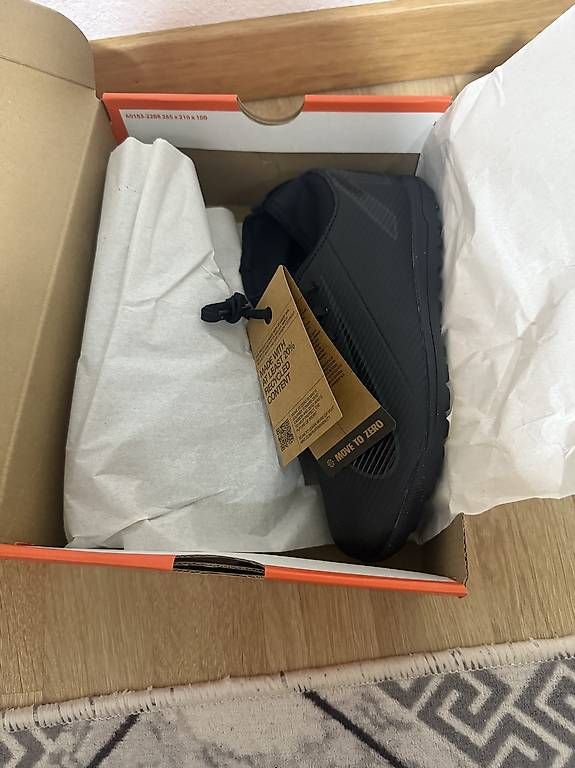 Scarpe per ragazzi: NIKE Hallenschuhe GR.36.5 NEUE  – Usato da Kloten venduto da Privat2011 1