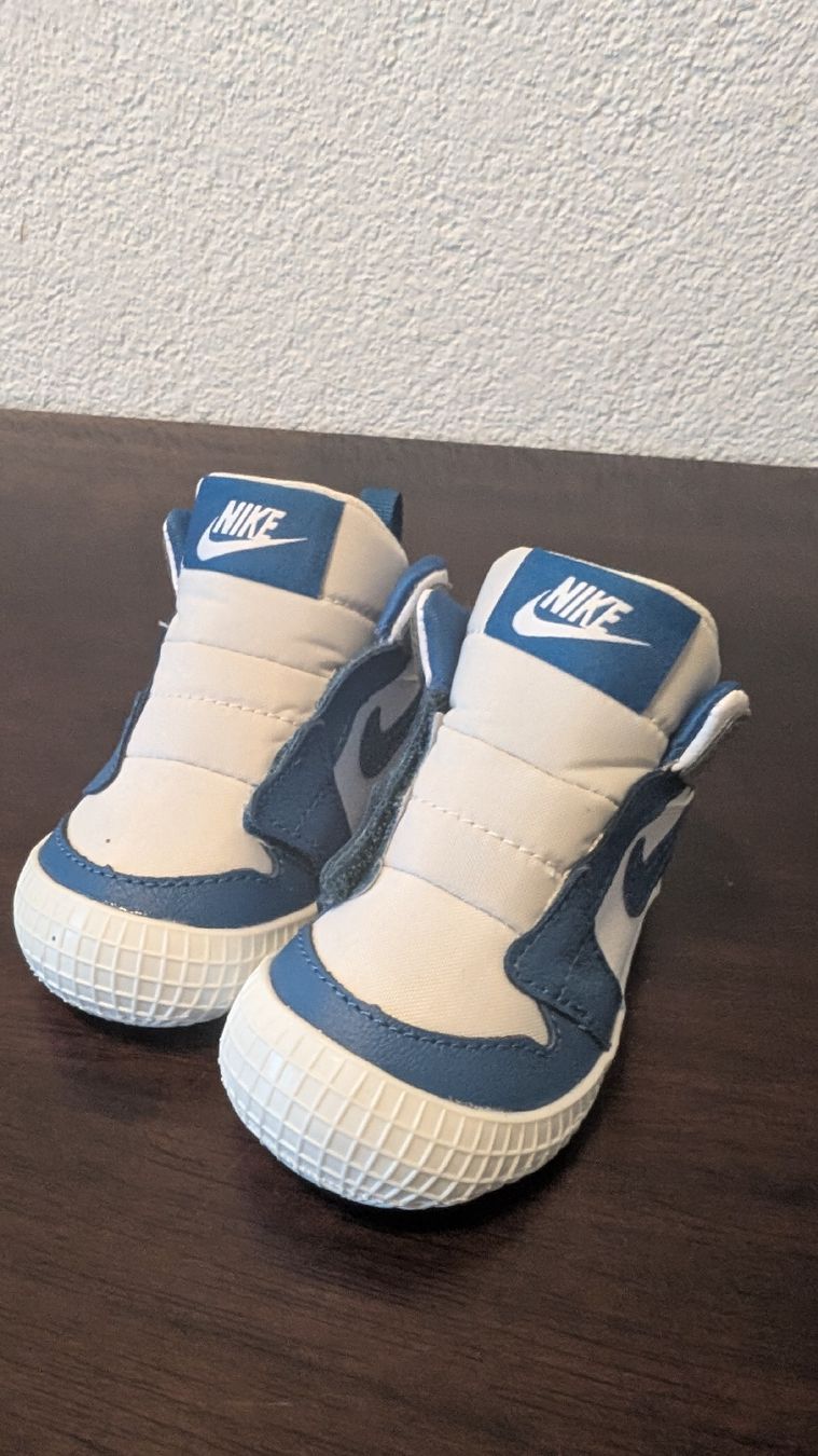 Nike Schuhe für Jungen: Nike Babyschuhe Grösse 19.5 neuwertig – Neu (gemäss Beschreibung) aus Rorschach von Obi-Wan85