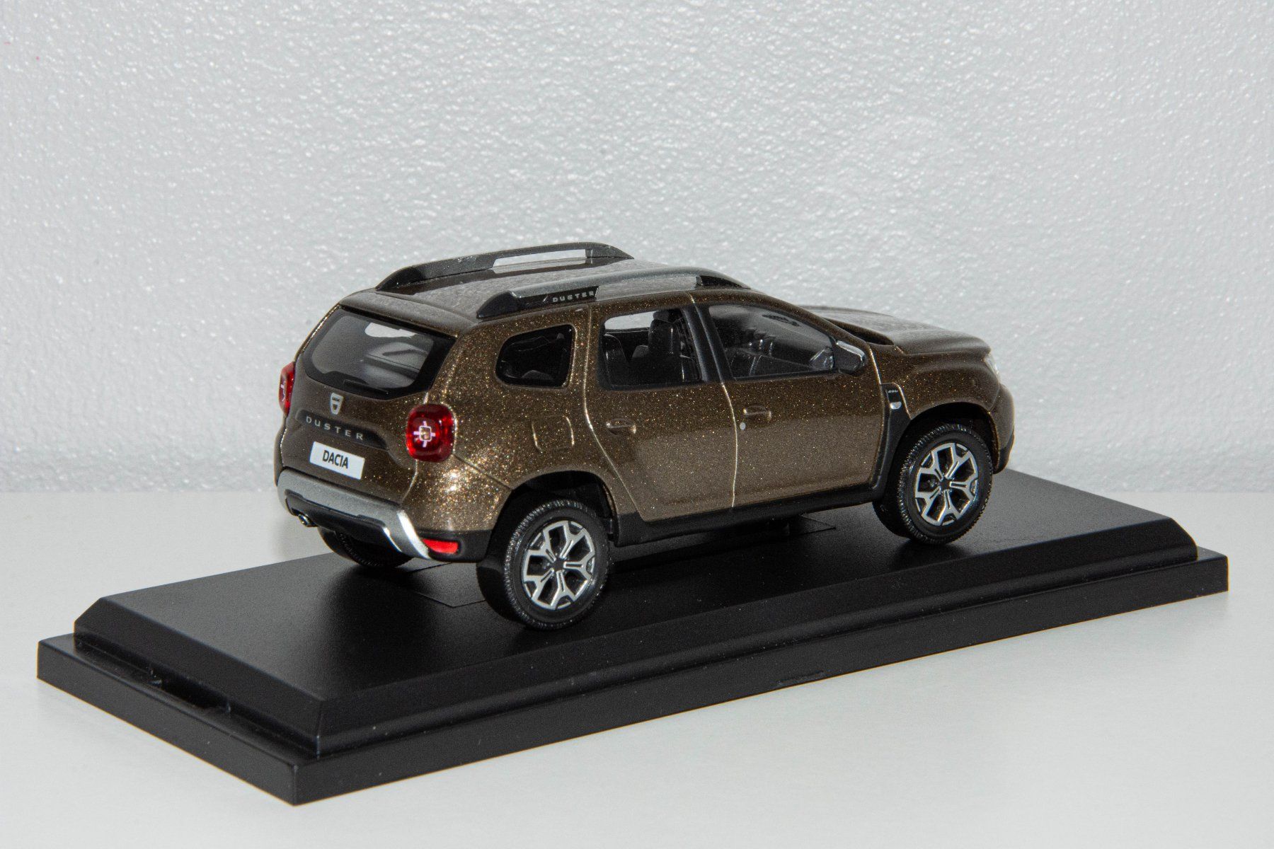 Dacia Modellini d'auto: Dacia Duster NOREV (1/43) – Nuovo e nell'imballaggio originale da Genève venduto da auto_miniatures 1