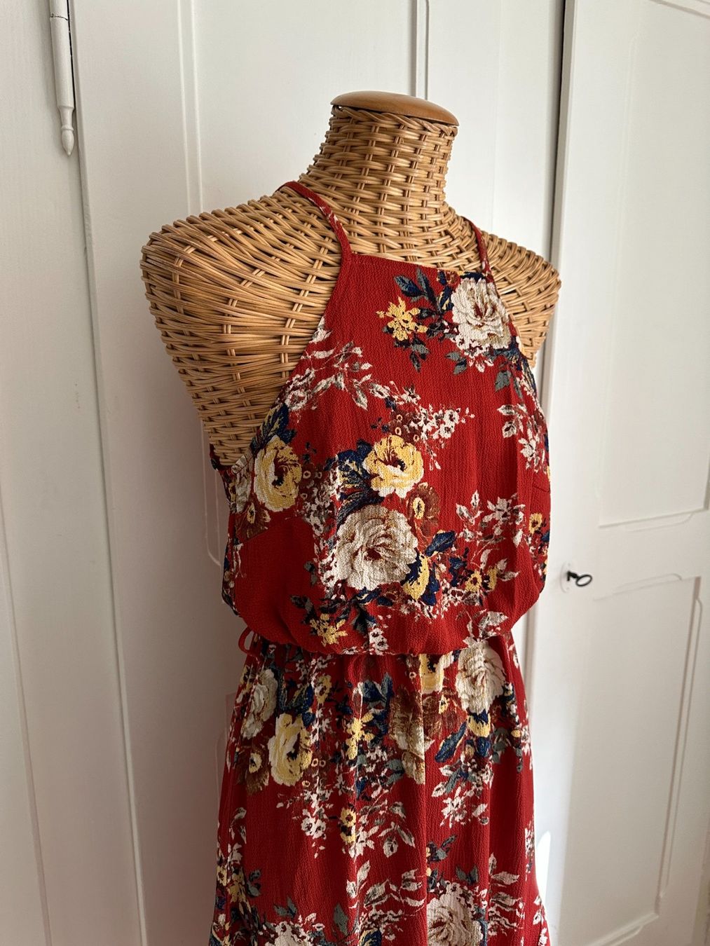 New Look Vestiti: NEW LOOK - Kleid rot geblümt 36 – Usato da Zürich venduto da Diazaio 1