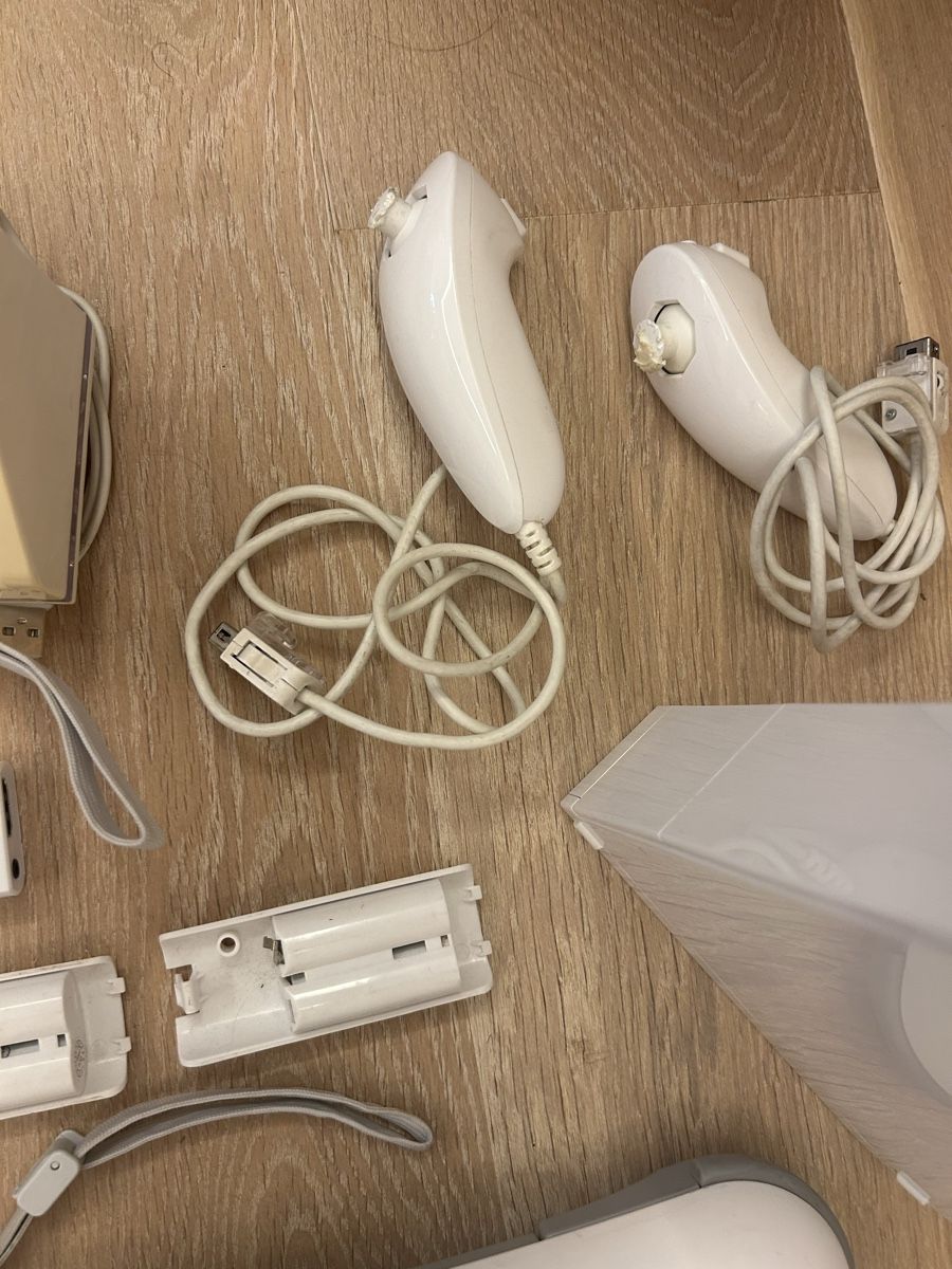 Nintendo Console: Big Wii lot  – Usato da Zürich venduto da valico 2