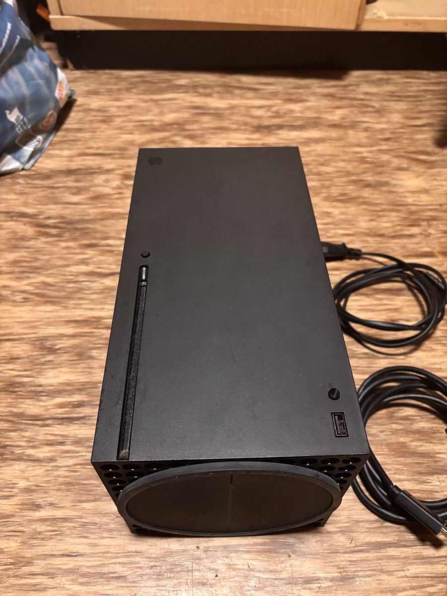 Microsoft Console: Xbox series X 1 Terabyte Mit kabeln und 2 controller – Usato da Grindelwald venduto da jec_28gv 6