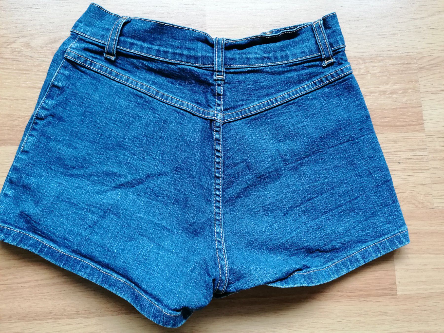 Pantaloni: Shorts Gr. 36 – Usato da Büttikon AG venduto da Amineah 2