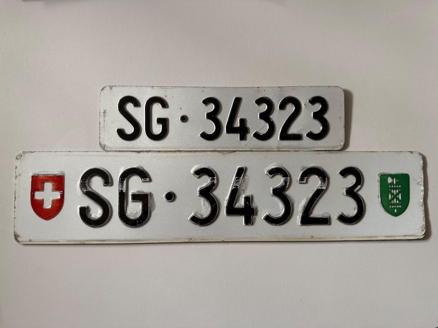 Schilder: Spezielles Kontrollschild SG – Gebraucht aus Ulisbach von sc.performance