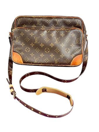 LOUIS VUITTON Nil Monogram Canvas Camera Bag