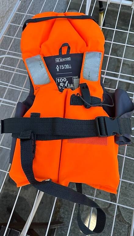 Decathlon Giubbotti di salvataggio: Schwimmweste Kinder 15-30 Kilo – Usato da Birsfelden venduto da bolloboll