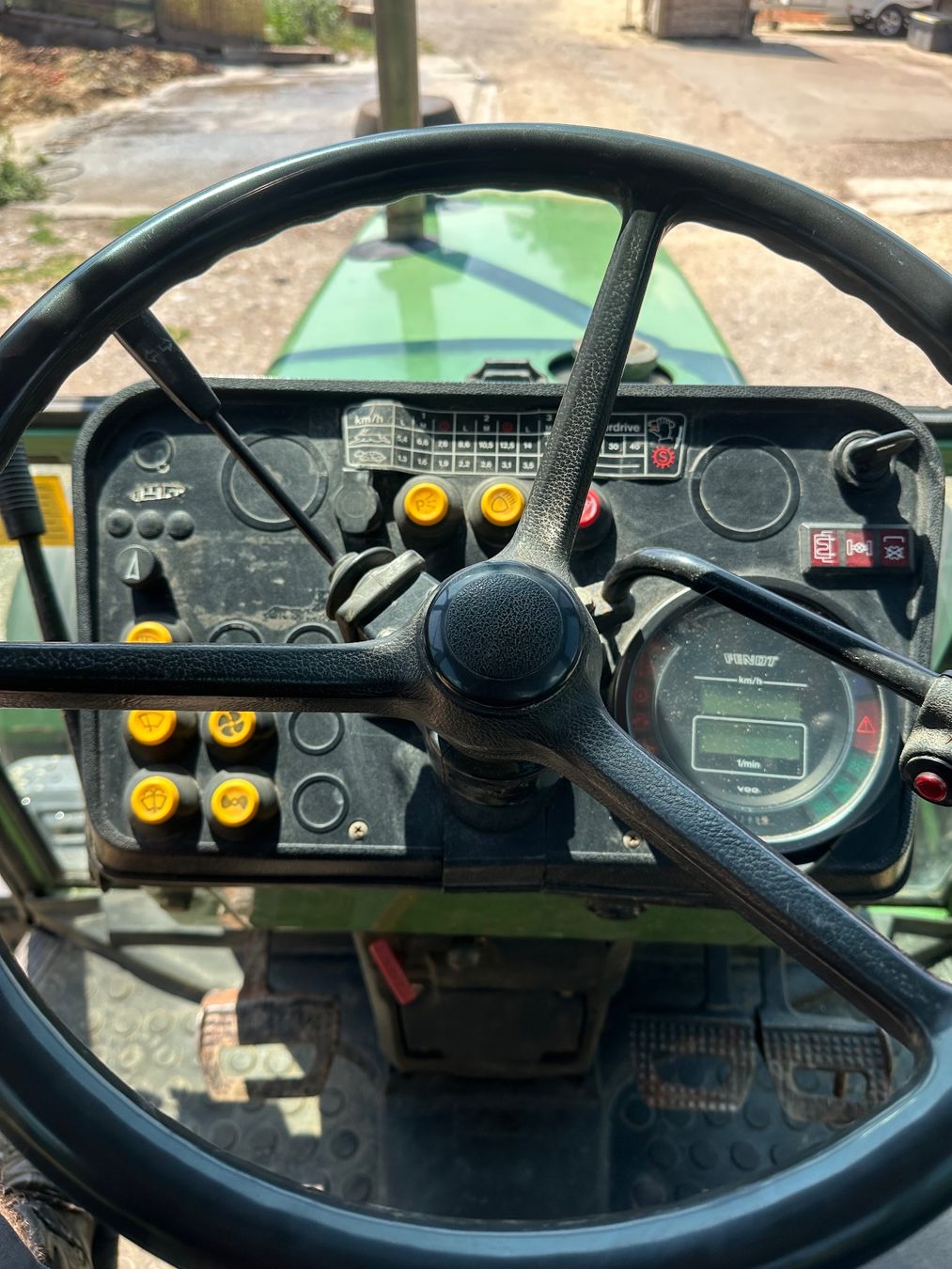 Fendt Tracteurs: Fendt Farmer 304 LS – D'occasion à Treiten par rom_rvf7 6