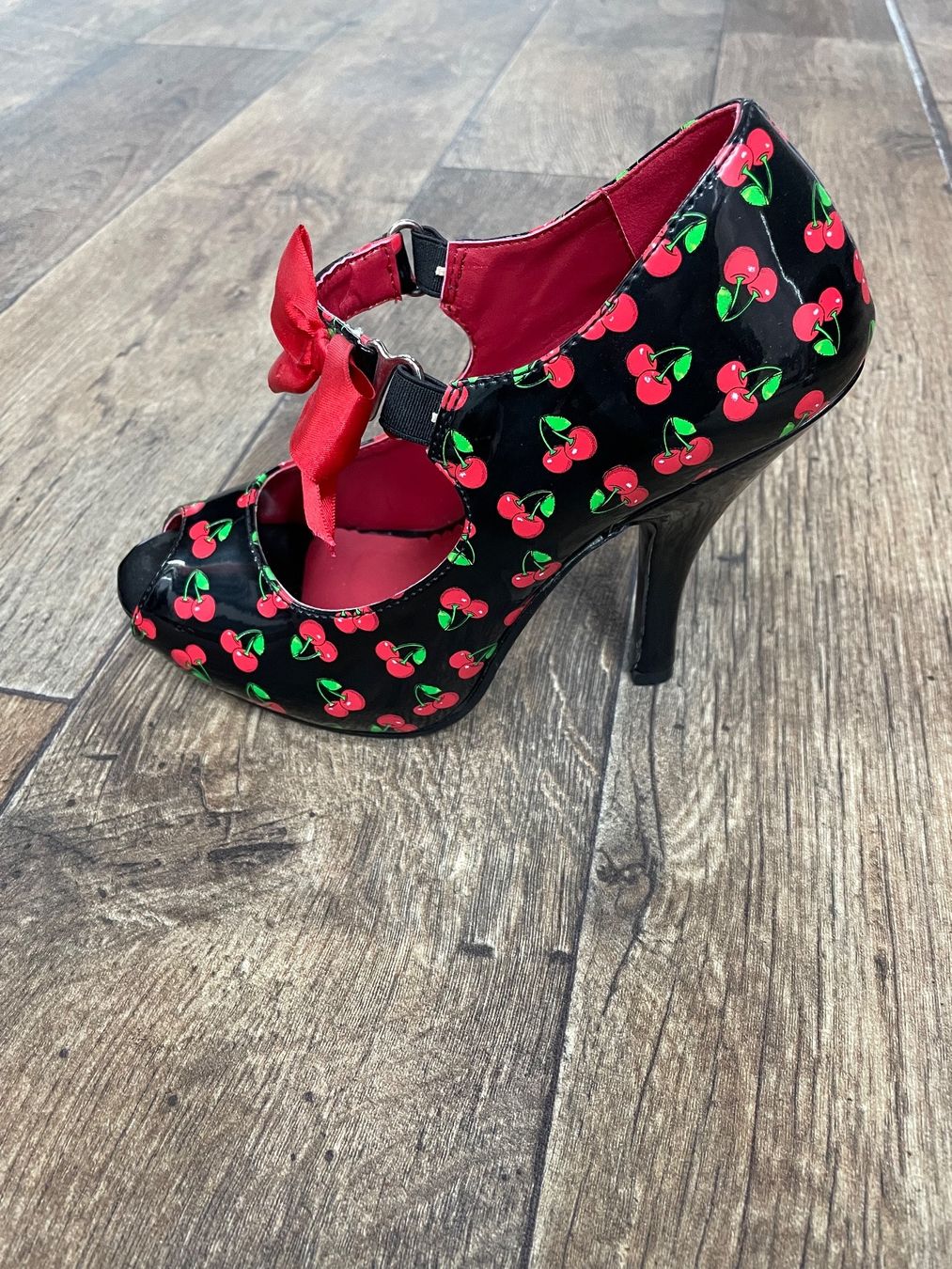 Scarpe da donna: Pinup Schuhe Highheels Cherry – Nuovo e nell'imballaggio originale da AARBURG venduto da cheapstuff