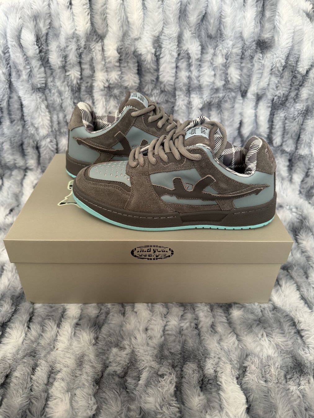 Scarpe da donna: Lostboys Archives Grey Tiffy's US 7.5 W – Nuovo e nell'imballaggio originale da Kilchberg ZH venduto da Centipaide