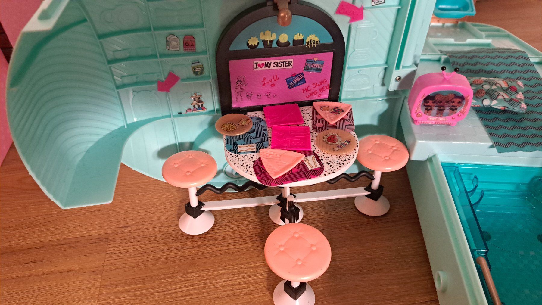 Spielzeuge: LOL Surprise Bus mit Figuren Set 2 – Gebraucht aus Romanshorn von H_meyer 6