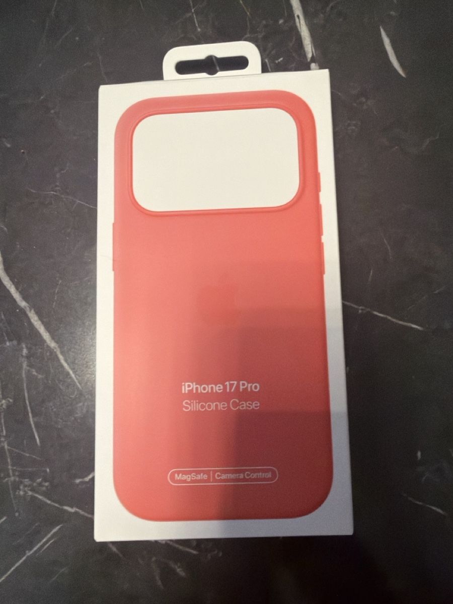 Covers & Schutzfolien: Apple iPhone 17 Pro Silicone Case MagSafe – Neu und originalverpackt aus Niederhasli von Luxevault