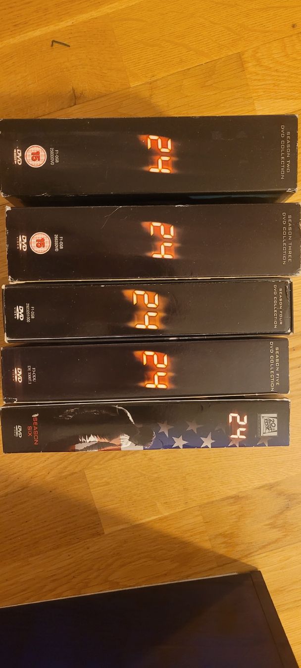 Alle DVDs: 5 full seasons of "24" with Keifer Sutherland – Gebraucht aus La Tour-de-Peilz von MrSputs 2