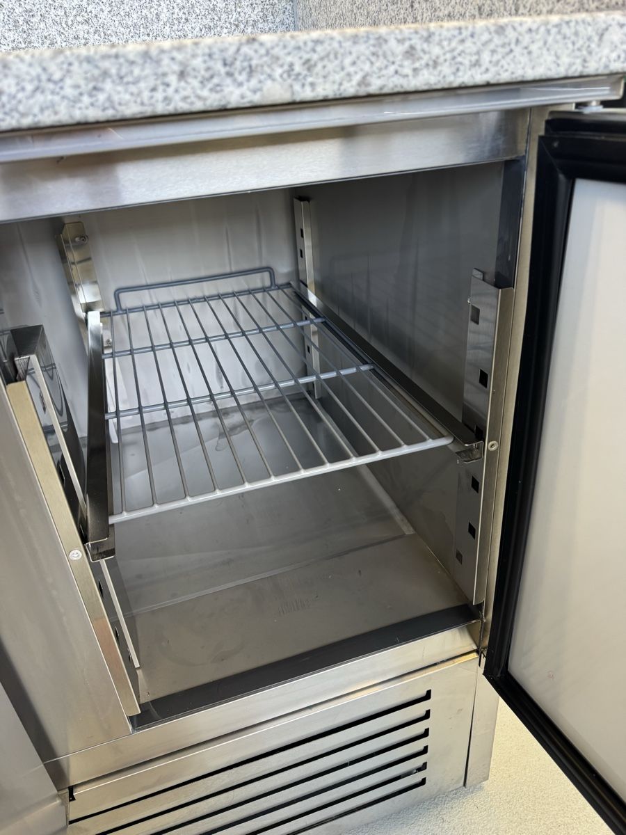 Ggm Gastro Elettrodomestici da cucina: Pizzatisch Edelstahl mit Granitabdeckung – Usato da Lüchingen venduto da Bluejay79 2