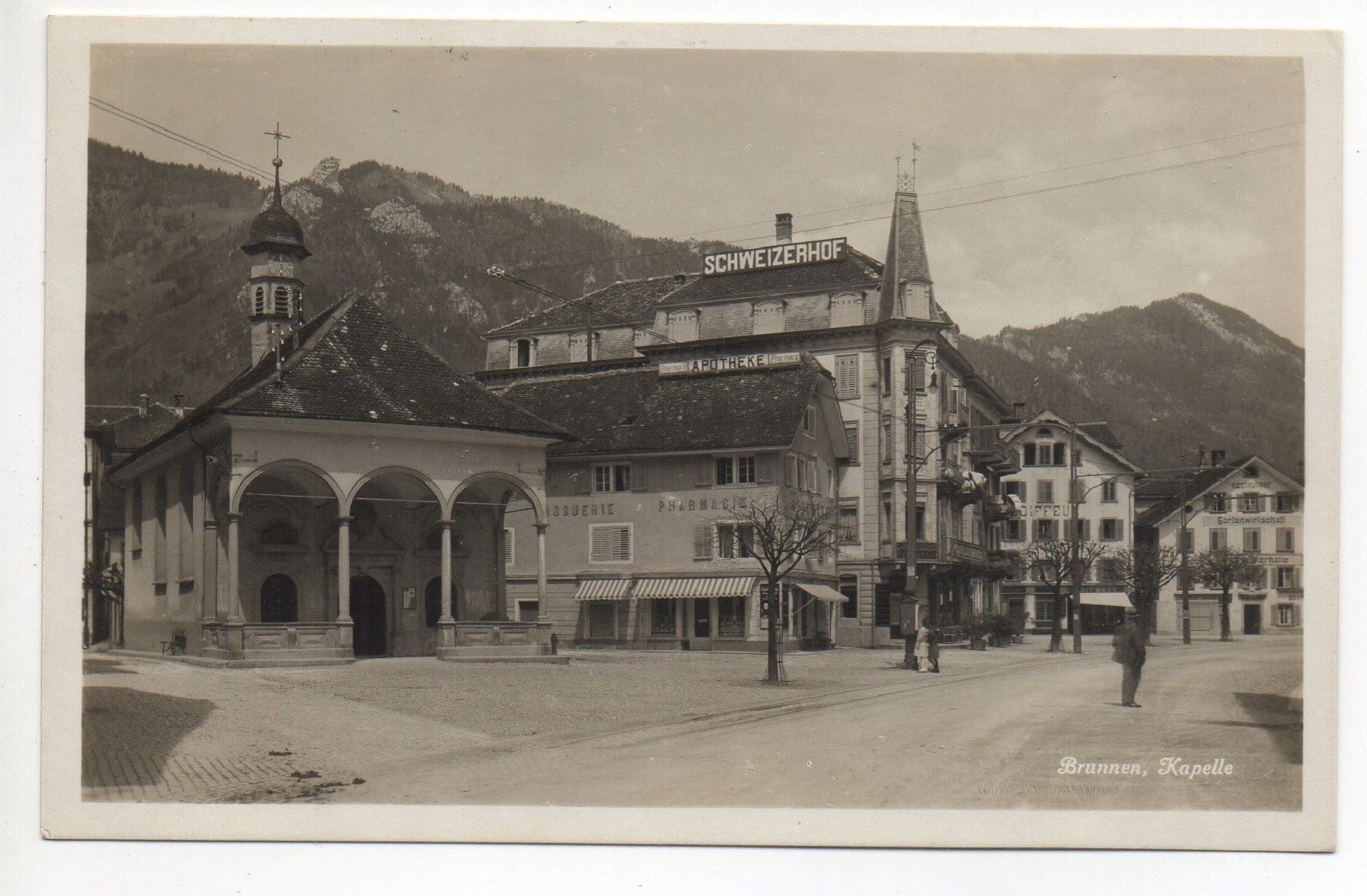 Cartoline postali: BRUNNEN Kapelle Schweizerhof Apotheke – Usato da Jona venduto da philajona