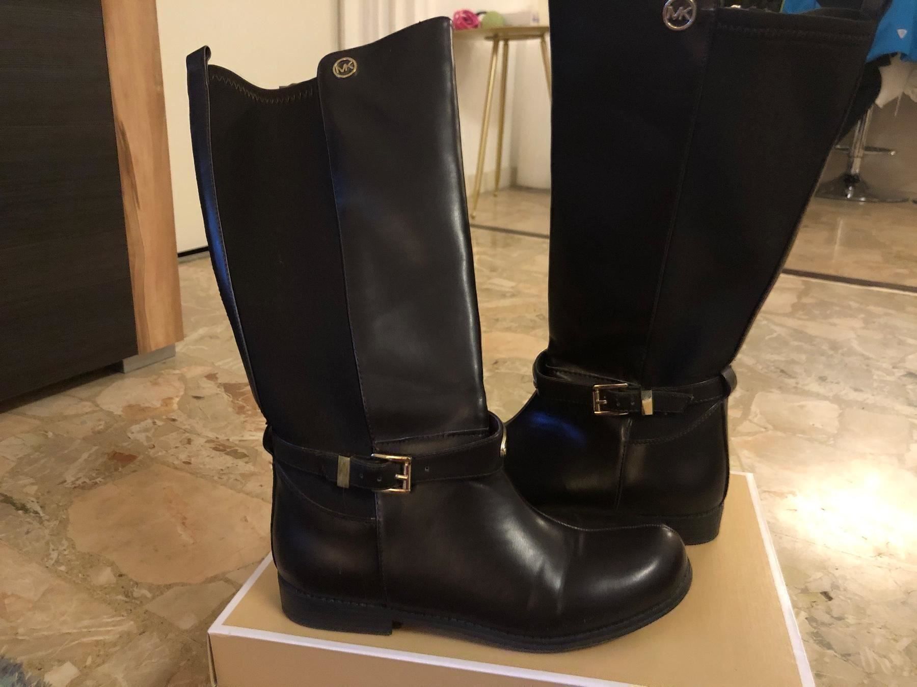 Michael Kors Scarpe per ragazze: TRENDY SCHÖNE MICHAEL KORS STIEFEL – Nuovo e nell'imballaggio originale da Biel/Bienne venduto da guessa