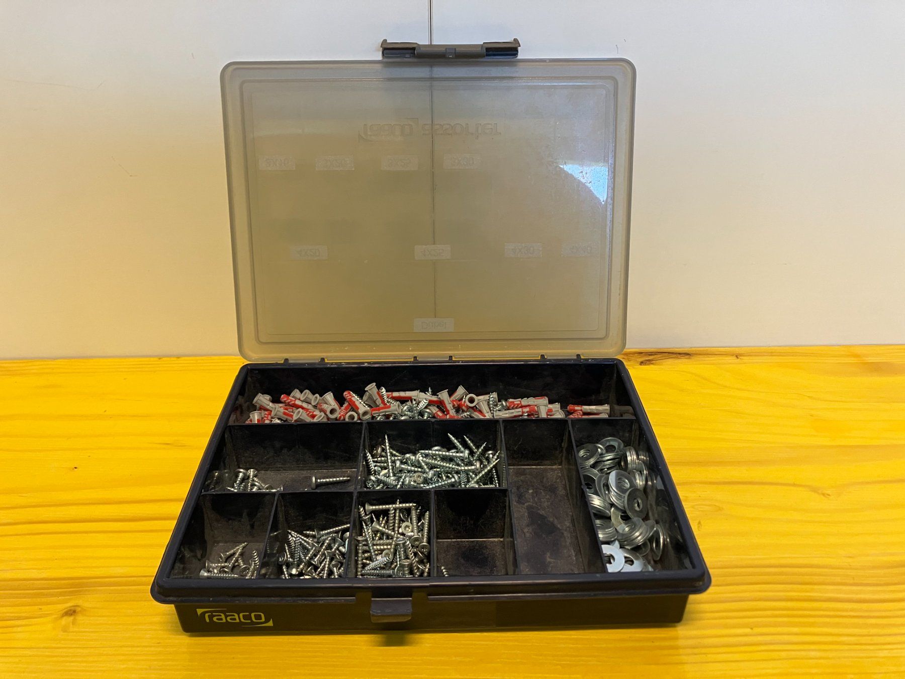 Utz Tutti gli attrezzi: Raco Sortierbox/Koffer mit Inhalt ab 1.- – Nuovo (secondo la descrizione) da Lichtensteig venduto da Buy24International