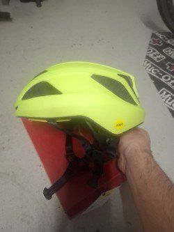 Specialized Caschi: Specialized ALIGN II neongelb – Usato da Bremgarten AG venduto da Mscooby