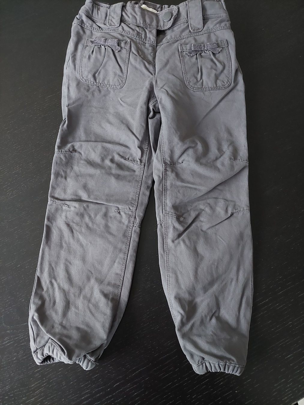 Vertbaudet Pantaloni: Graue Hose von Vertbaudet Gröse102 – Usato da Wiesendangen venduto da troawus