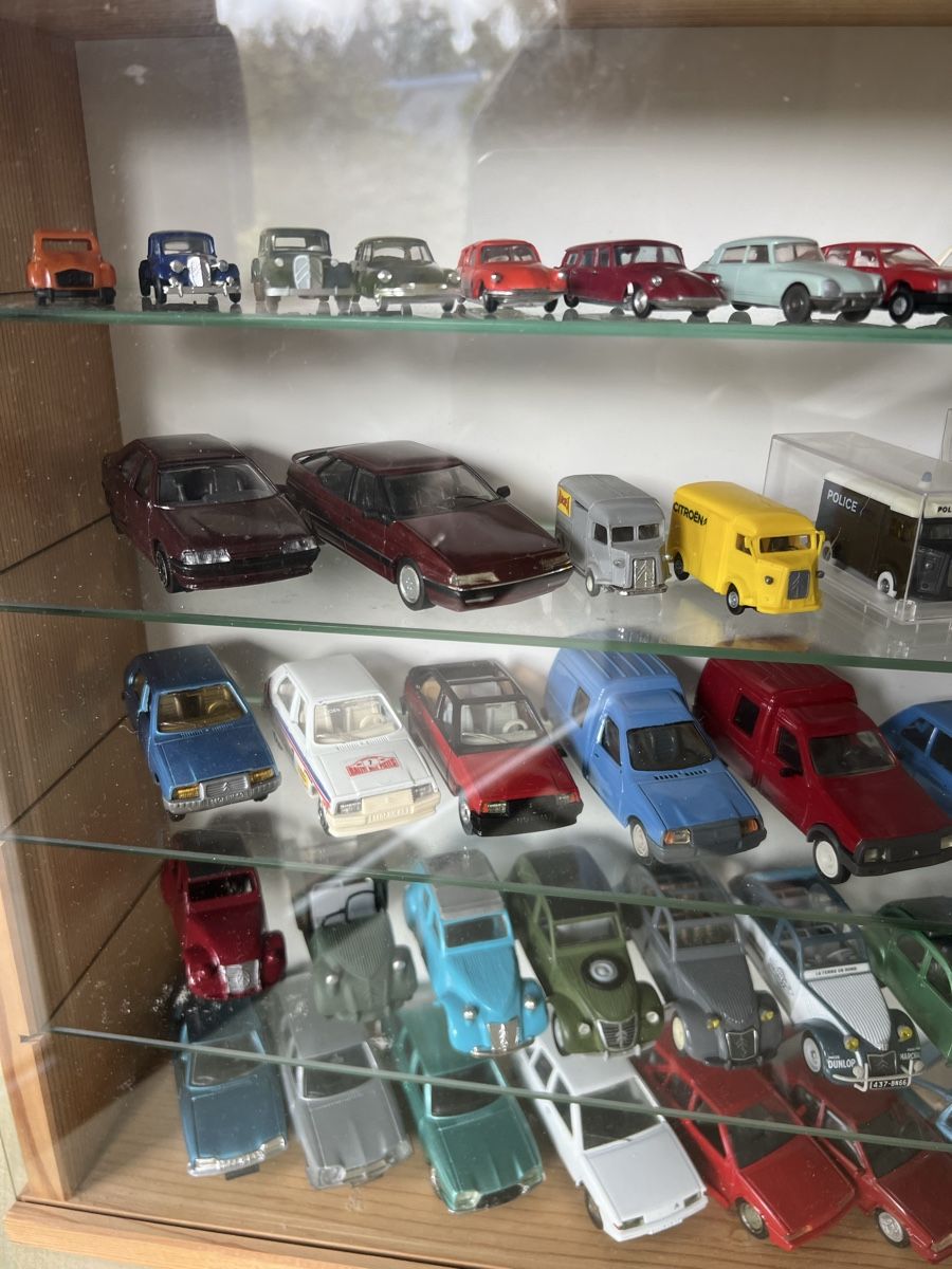 Citroën Voitures modèles: Citroen Modellautos mit Vitrine – Neuf (Voir description) à Zürich par 1level 1