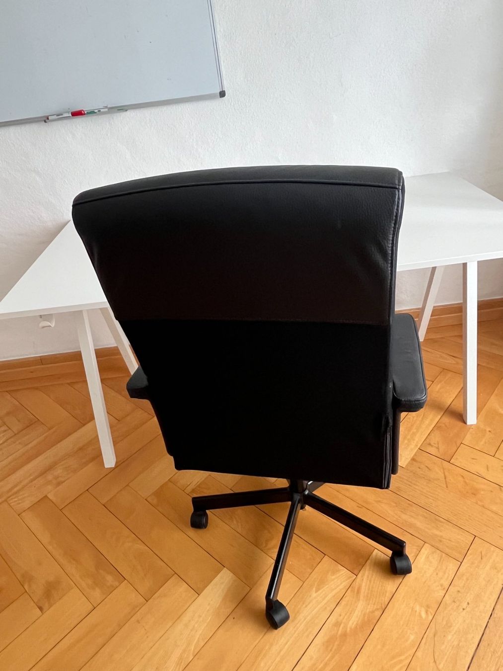 Ikea Sedie: Schwarzer Bürostuhl mit Armlehnen & Rollen – Usato da St. Gallen venduto da eti_k9yn 2