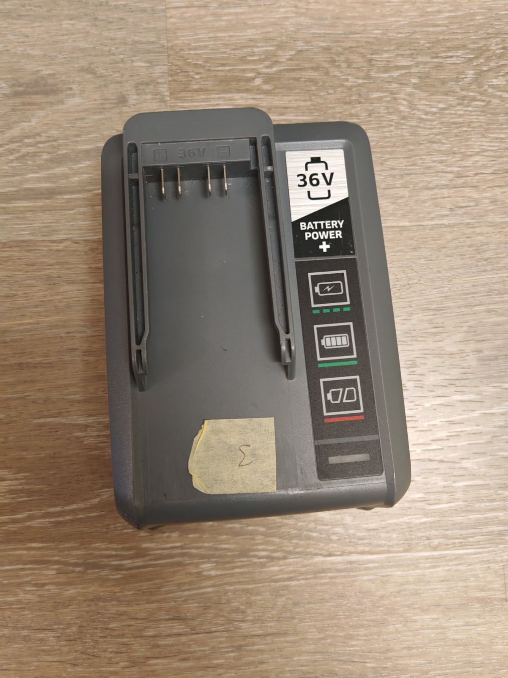 Kärcher Caricabatterie: KÄRCHER Ladegerät 36 Volt – Difettoso da Bern venduto da Isterk