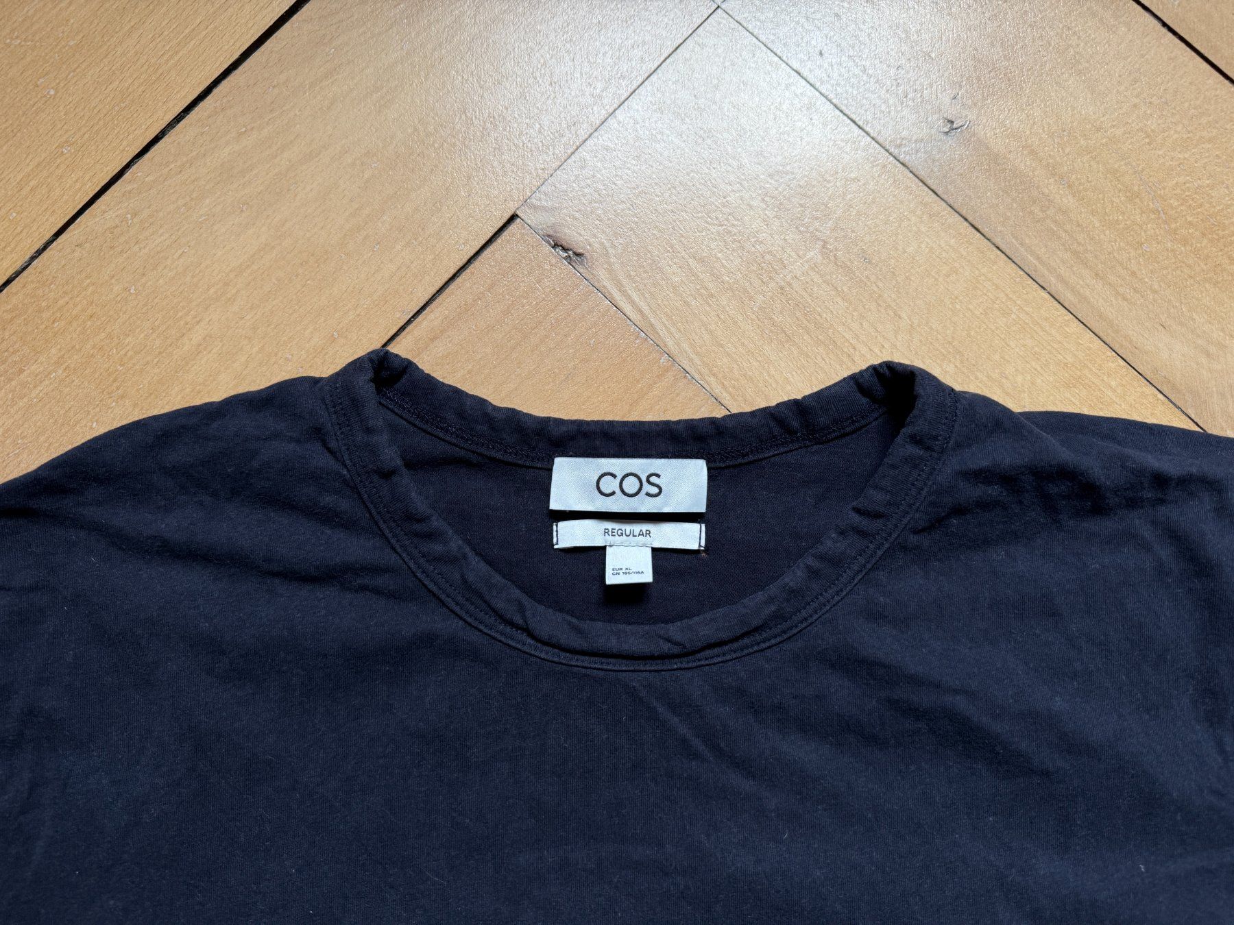Cos T-shirt: COS - T-Shirt dunkelblau XL – Usato da Zürich venduto da Diazaio 1